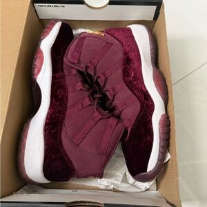 Jordan 11 Retro
Heiress Night Maroon